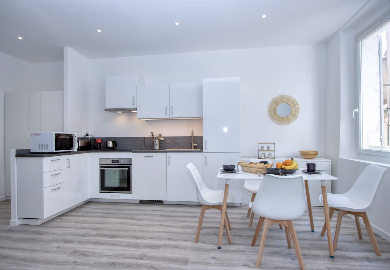 Appartement à La Ciotat - Besugo, déco contemporaine, clim, parking.
