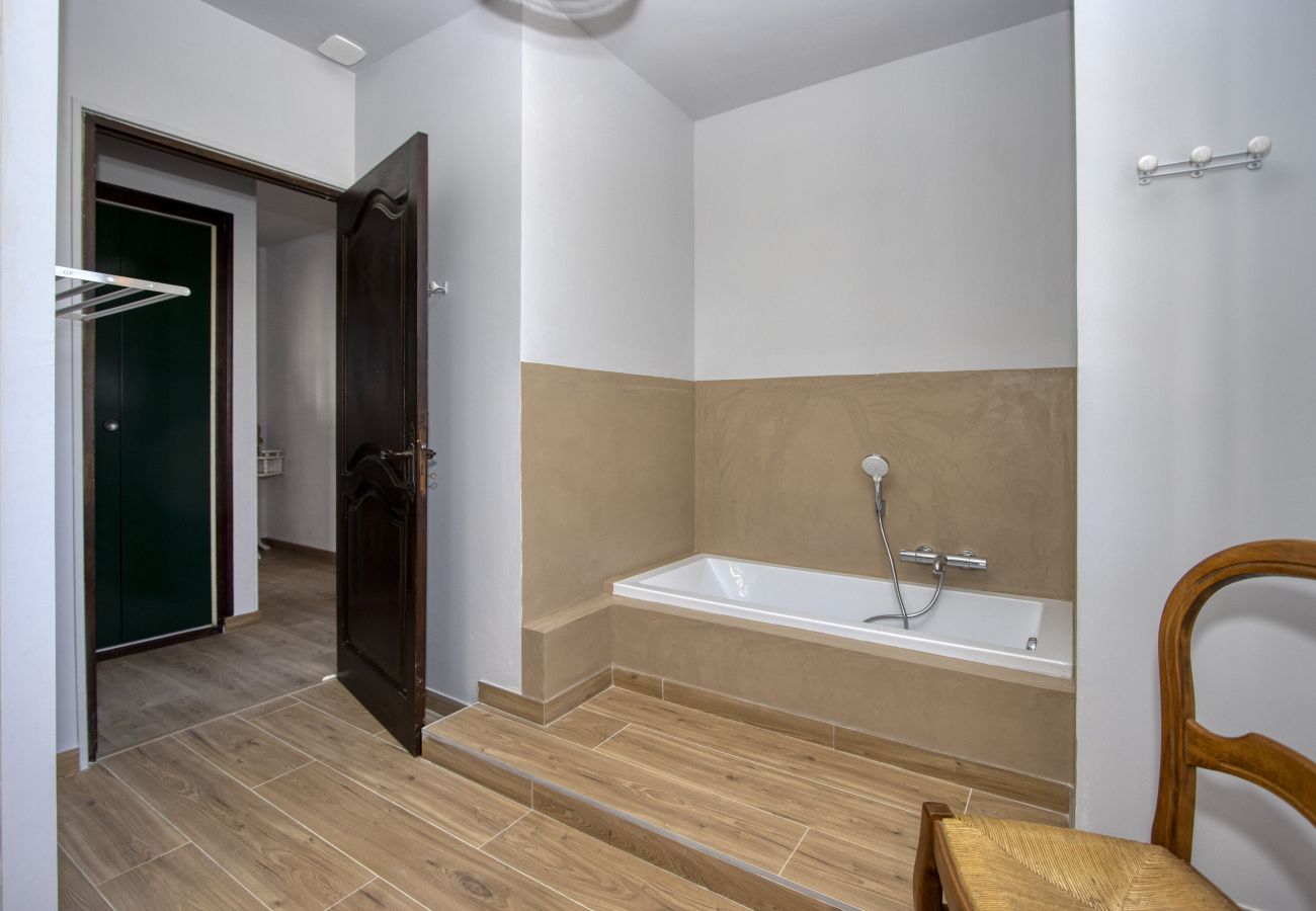 Maison à La Ciotat - Brigoto. Piscine chauffée, clim, fibre, parking
