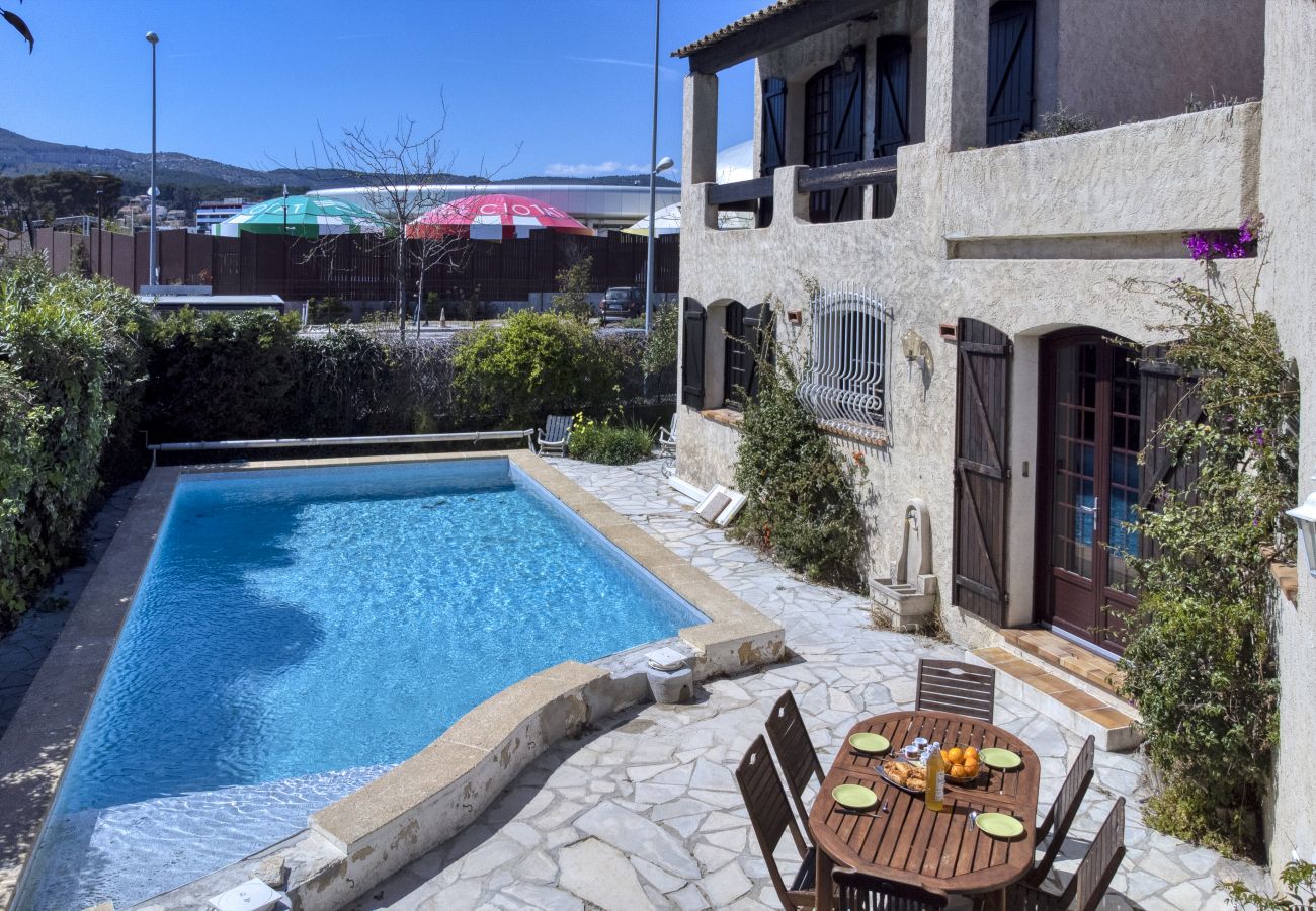 Maison à La Ciotat - Brigoto. Piscine chauffée, clim, fibre, parking