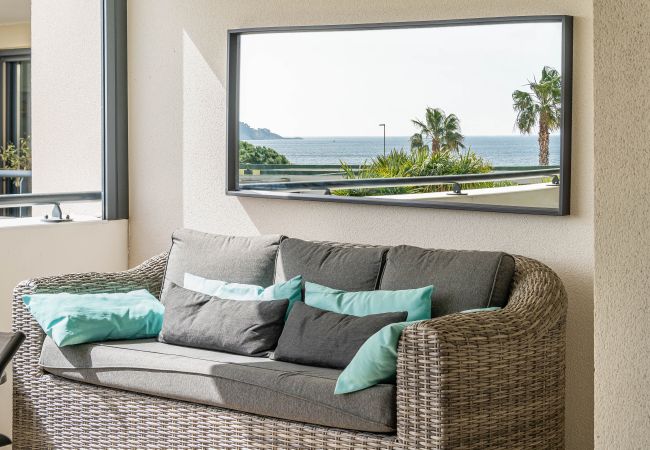 Appartement à La Ciotat - Tanudo. Magnifique vue mer, clim, accès plage