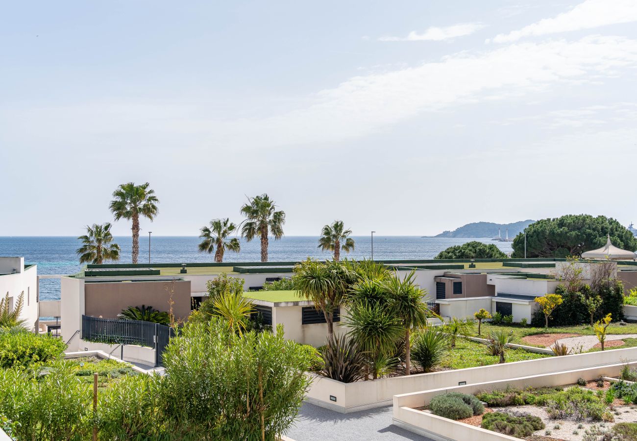 Appartement à La Ciotat - Tanudo. Magnifique vue mer, clim, accès plage