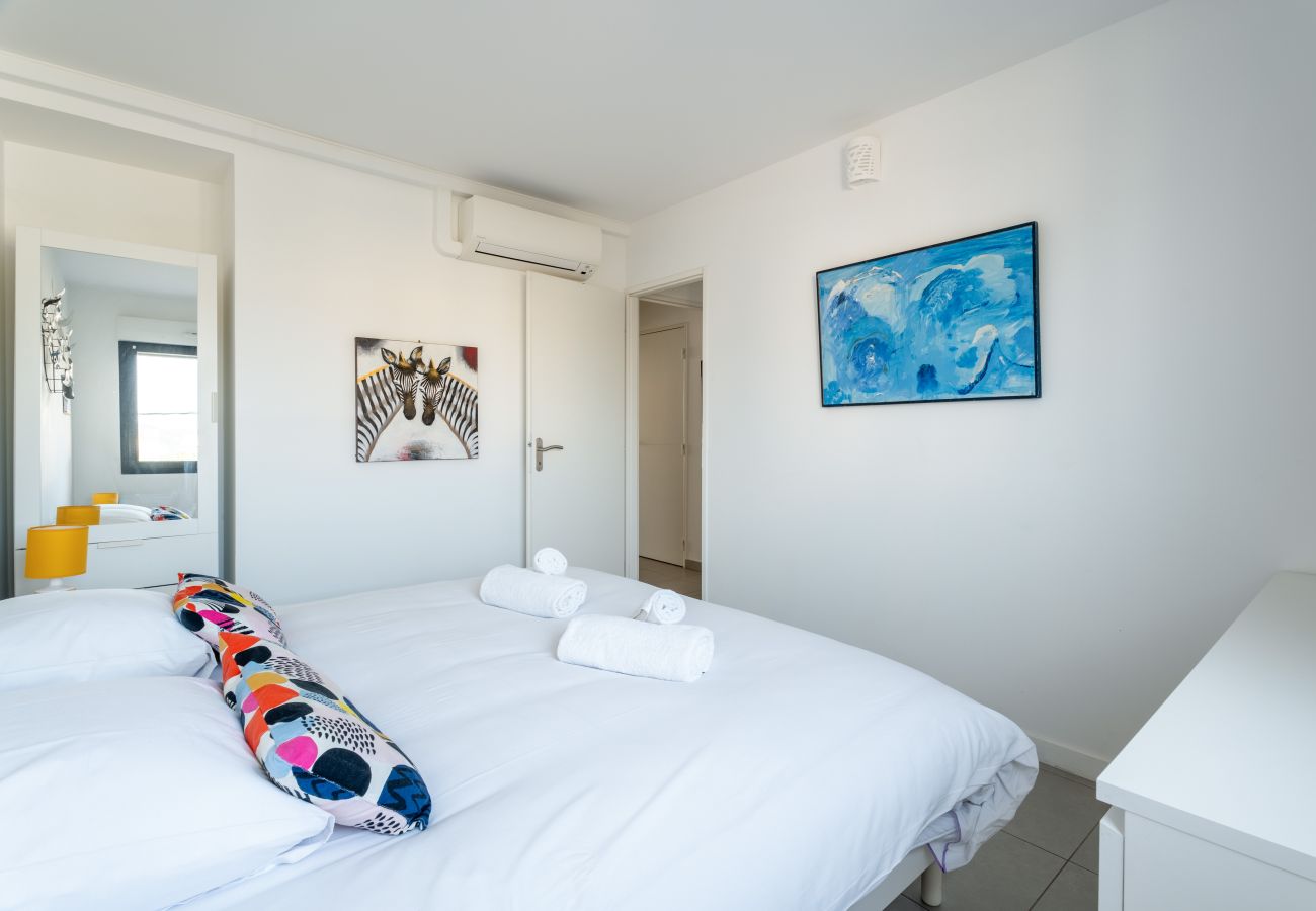 Appartement à La Ciotat - Tanudo. Magnifique vue mer, clim, accès plage