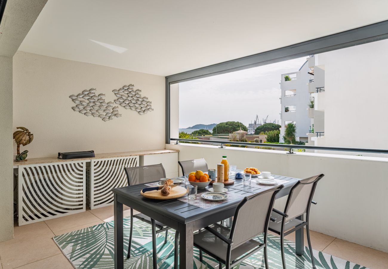 Appartement à La Ciotat - Tanudo. Magnifique vue mer, clim, accès plage