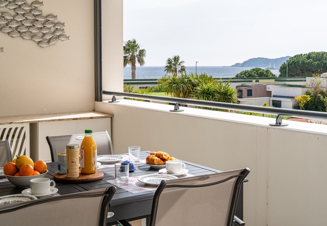 Appartement à La Ciotat - Tanudo. Magnifique vue mer, clim, accès plage