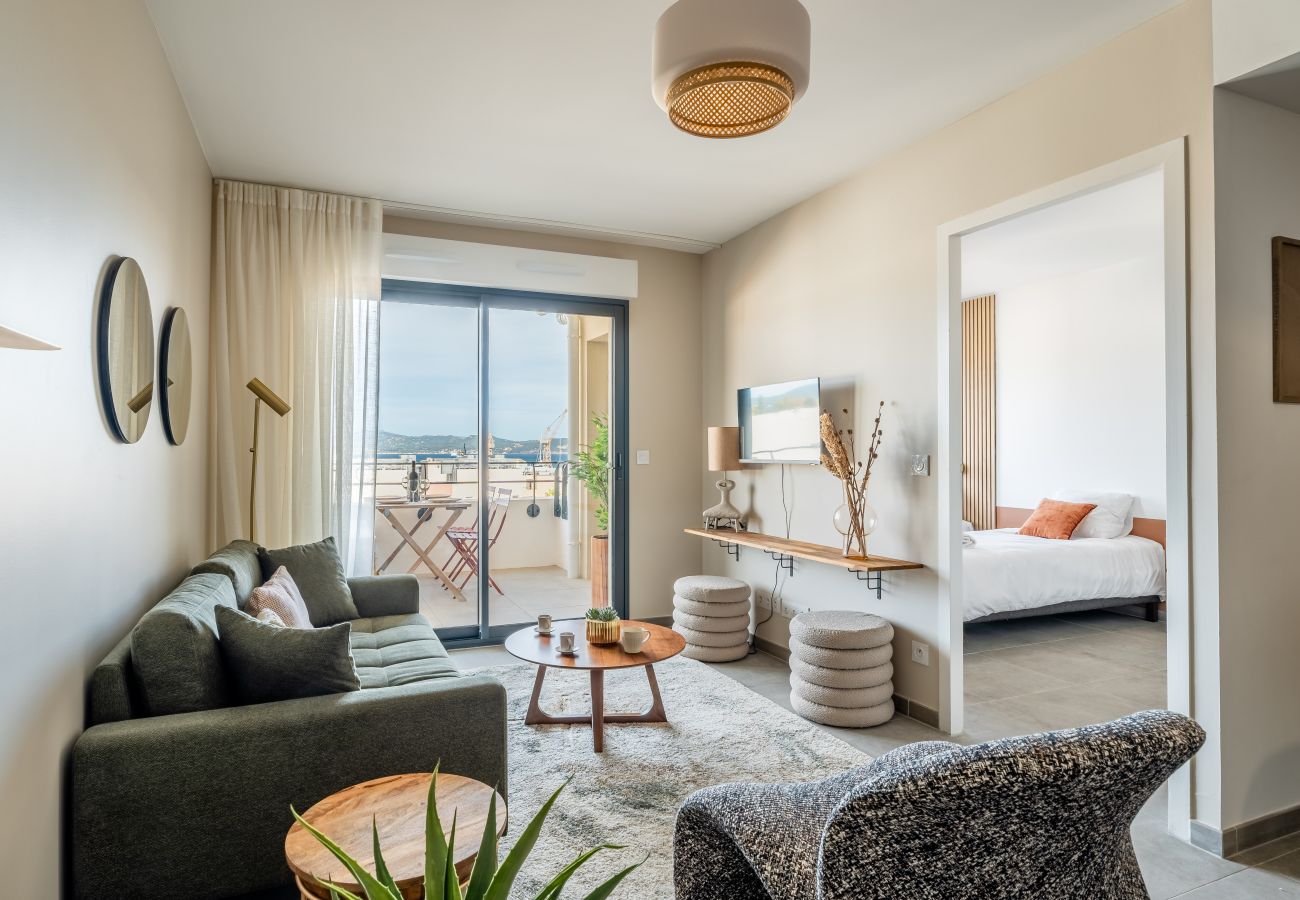 Appartement à La Ciotat - Cambet. Terrasse vue mer, clim, parking.