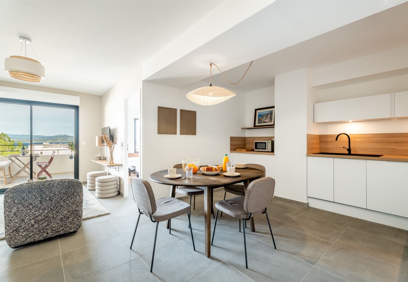 Appartement à La Ciotat - Cambet. Terrasse vue mer, clim, parking.