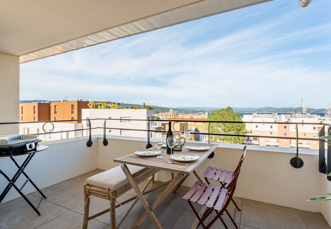Appartement à La Ciotat - Cambet. Terrasse vue mer, clim, parking.