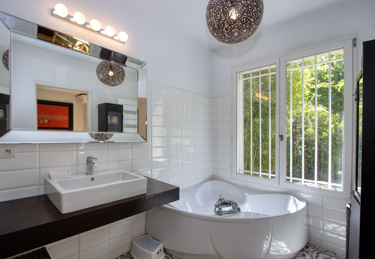 Villa à La Ciotat - Catoun. Jolie maison de ville proche du port. Clim