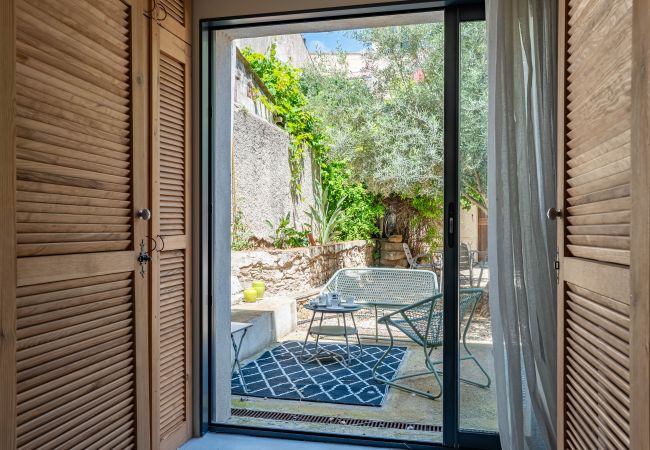 Appartement à La Ciotat - Chathigo. Appartement de standing, cour intérieure Appartement à La Ciotat - Chathigo. Appartement de standing, cour intérieure