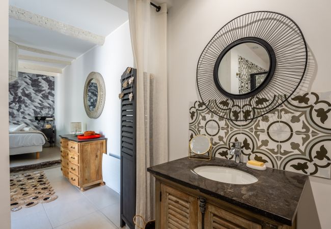 Appartement à La Ciotat - Chathigo. Appartement de standing, cour intérieure Appartement à La Ciotat - Chathigo. Appartement de standing, cour intérieure