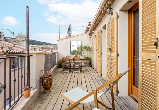 Appartement à La Ciotat - Neblo. Appartement avec terrasse, vue port, clim Appartement à La Ciotat - Neblo. Appartement avec terrasse, vue port, clim