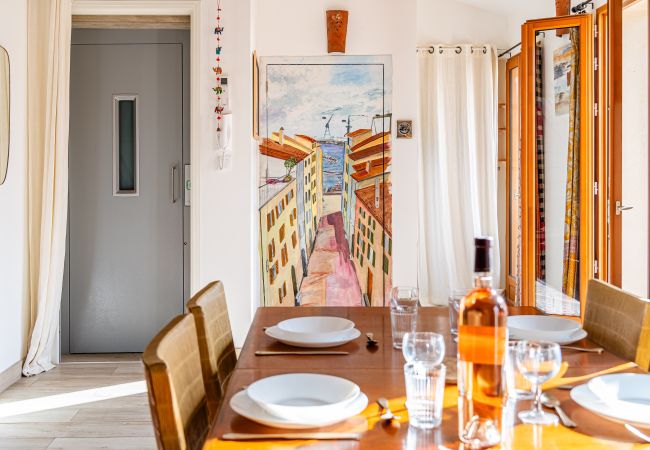 Appartement à La Ciotat - Neblo. Appartement avec terrasse, vue port, clim Appartement à La Ciotat - Neblo. Appartement avec terrasse, vue port, clim