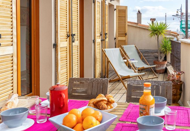 Appartement à La Ciotat - Neblo. Appartement avec terrasse, vue port, clim Appartement à La Ciotat - Neblo. Appartement avec terrasse, vue port, clim