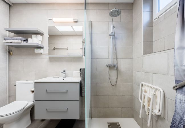 Appartement à La Ciotat - Les Cigales, bas de villa, clim, jardin parking Appartement à La Ciotat - Les Cigales, bas de villa, clim, jardin parking
