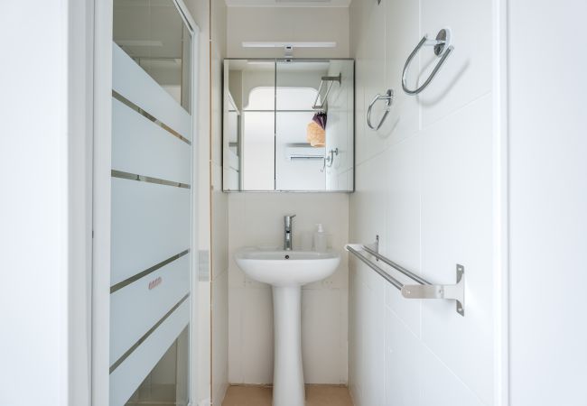 Appartement à La Ciotat - Les Cigales, bas de villa, clim, jardin parking Appartement à La Ciotat - Les Cigales, bas de villa, clim, jardin parking