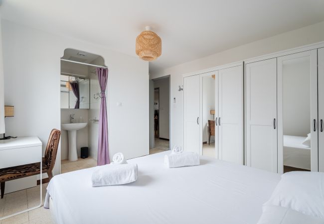 Appartement à La Ciotat - Les Cigales, bas de villa, clim, jardin parking Appartement à La Ciotat - Les Cigales, bas de villa, clim, jardin parking
