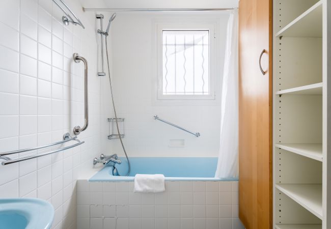 Appartement à La Ciotat - Les Cigales, bas de villa, clim, jardin parking Appartement à La Ciotat - Les Cigales, bas de villa, clim, jardin parking
