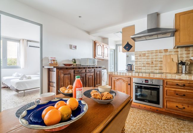 Appartement à La Ciotat - Les Cigales, bas de villa, clim, jardin parking Appartement à La Ciotat - Les Cigales, bas de villa, clim, jardin parking
