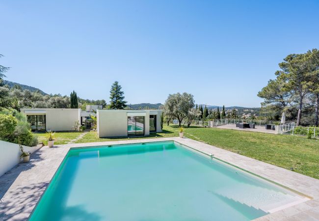 Maison à Roquefort-la-Bédoule - Domaine Maison Blanche, piscine, parc provençal Maison à Roquefort-la-Bédoule - Domaine Maison Blanche, piscine, parc provençal