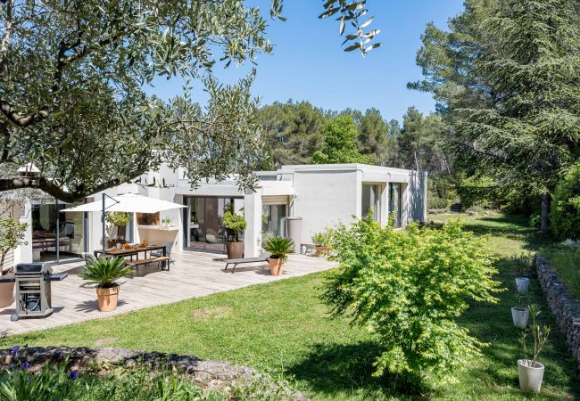Maison à Roquefort-la-Bédoule - Domaine Maison Blanche, piscine, parc provençal Maison à Roquefort-la-Bédoule - Domaine Maison Blanche, piscine, parc provençal
