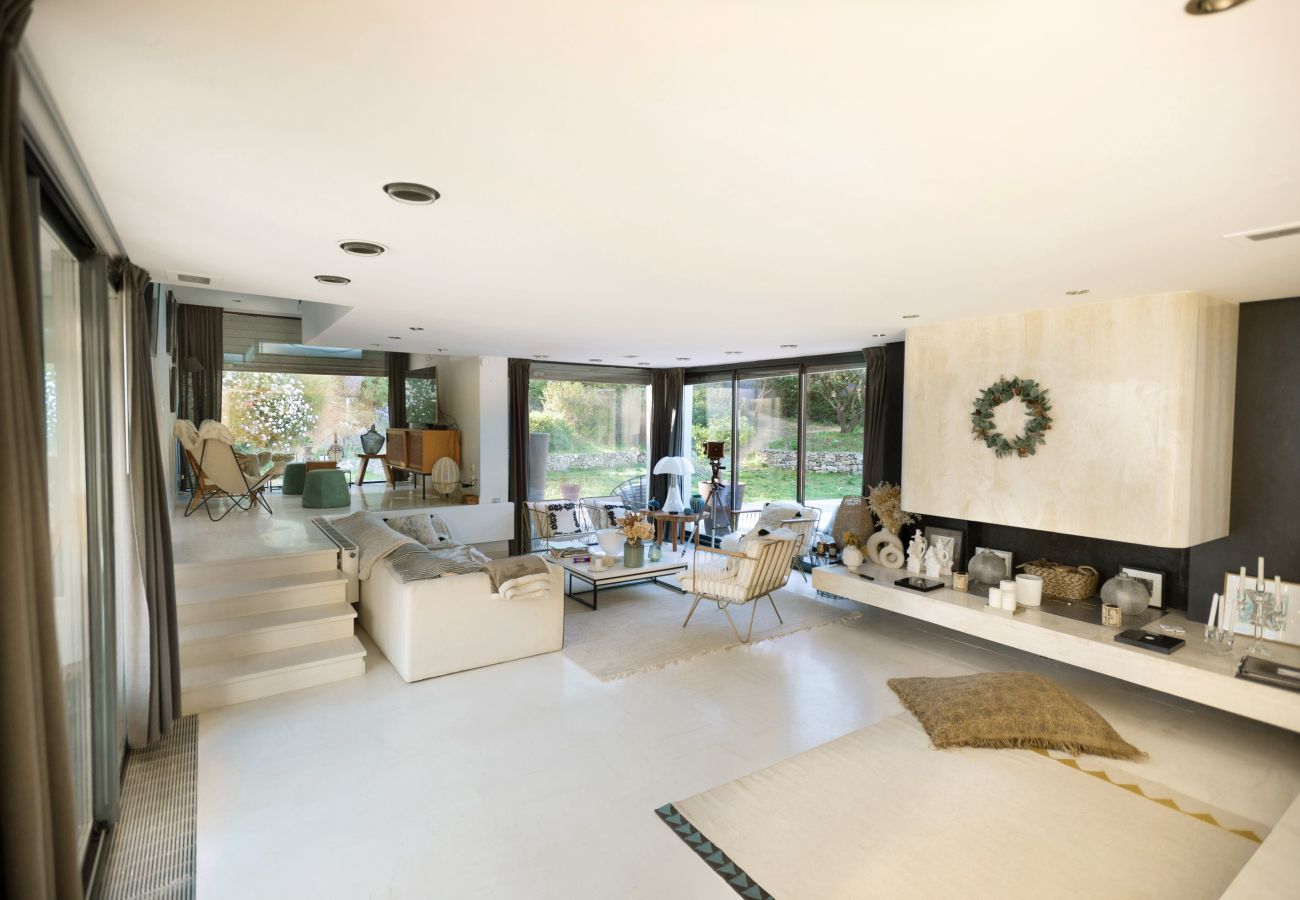 Maison à Roquefort-la-Bédoule - Domaine Maison Blanche, piscine, parc provençal