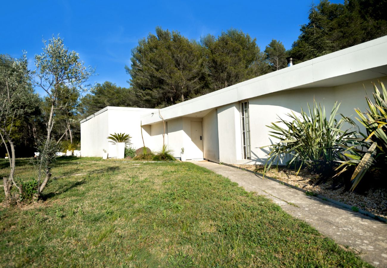 Maison à Roquefort-la-Bédoule - Domaine Maison Blanche, piscine, parc provençal