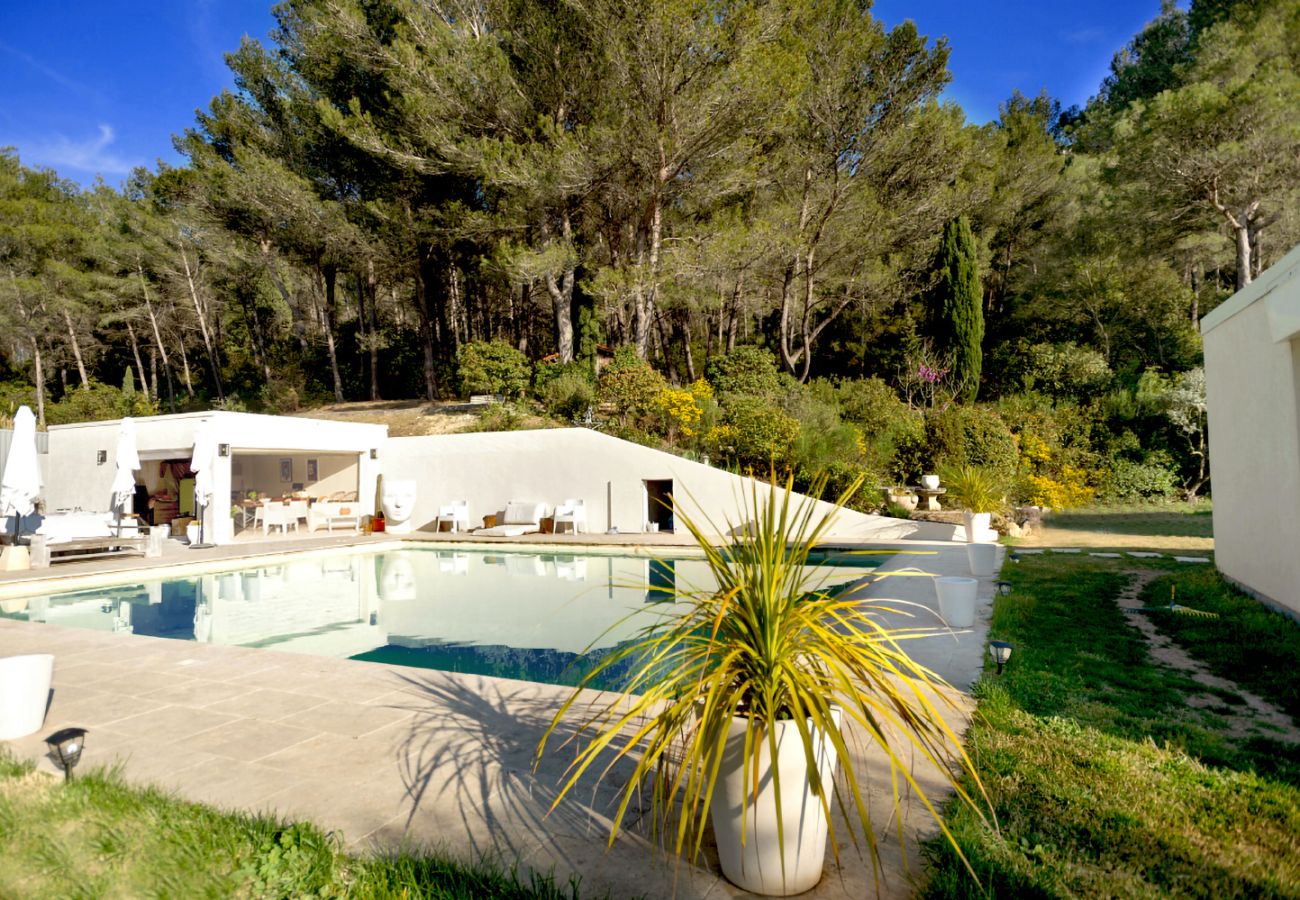 Maison à Roquefort-la-Bédoule - Domaine Maison Blanche, piscine, parc provençal