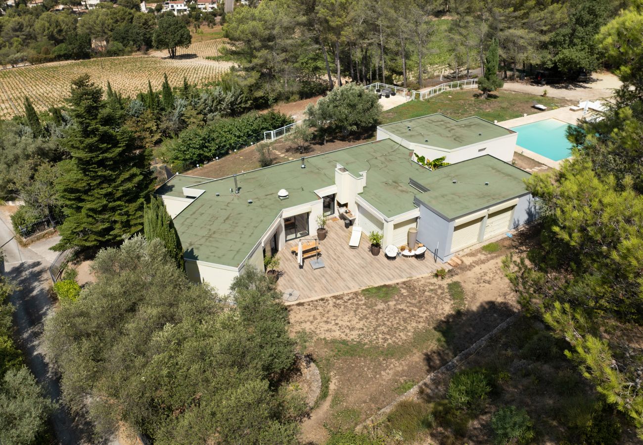 Maison à Roquefort-la-Bédoule - Domaine Maison Blanche, piscine, parc provençal