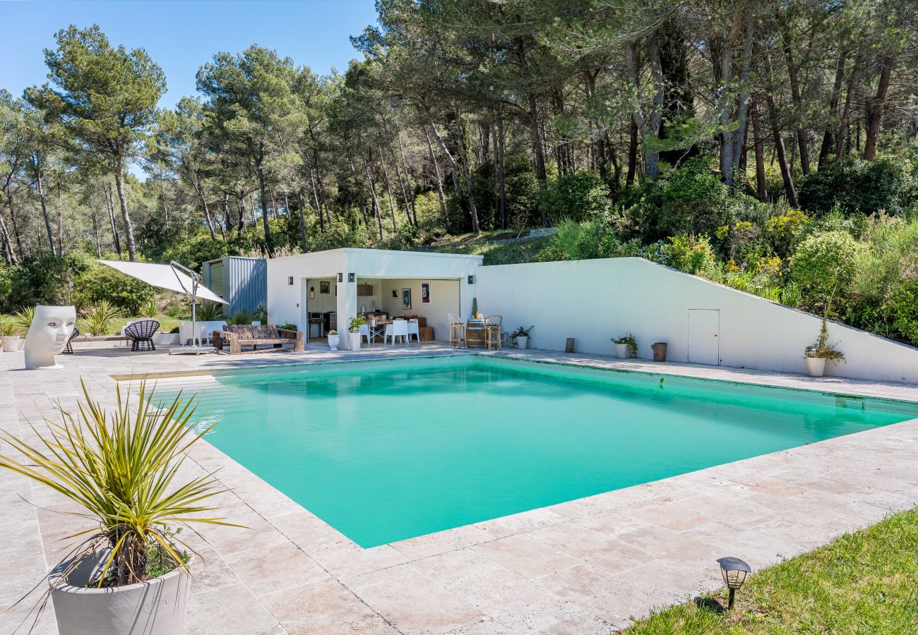 Maison à Roquefort-la-Bédoule - Domaine Maison Blanche, piscine, parc provençal