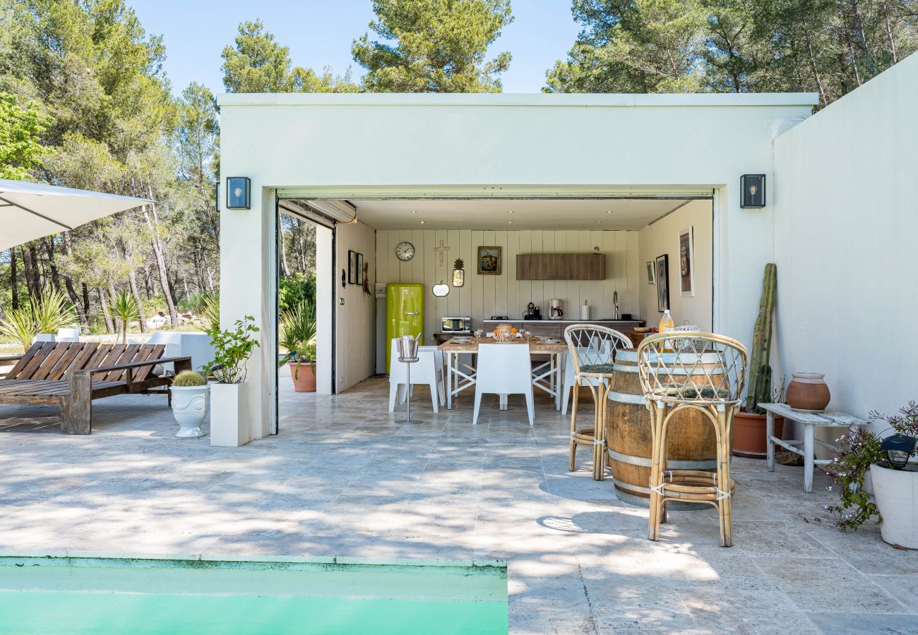 Maison à Roquefort-la-Bédoule - Domaine Maison Blanche, piscine, parc provençal