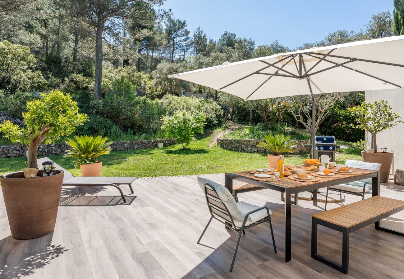 Maison à Roquefort-la-Bédoule - Domaine Maison Blanche, piscine, parc provençal
