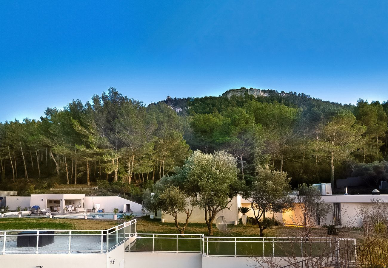 Maison à Roquefort-la-Bédoule - Domaine Maison Blanche, piscine, parc provençal
