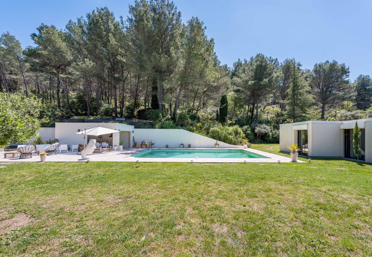 Maison à Roquefort-la-Bédoule - Domaine Maison Blanche, piscine, parc provençal