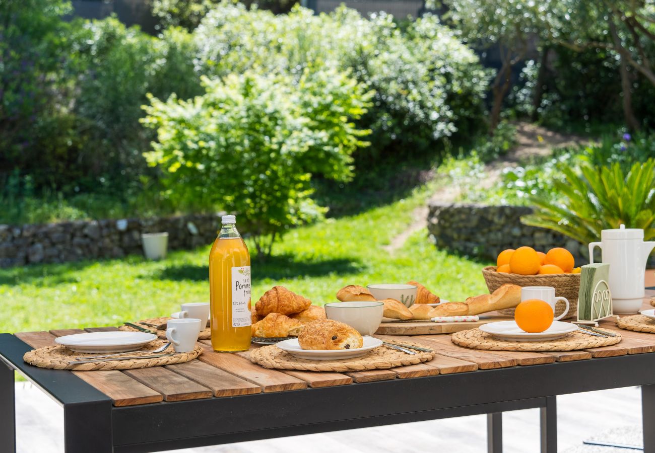 Maison à Roquefort-la-Bédoule - Domaine Maison Blanche, piscine, parc provençal