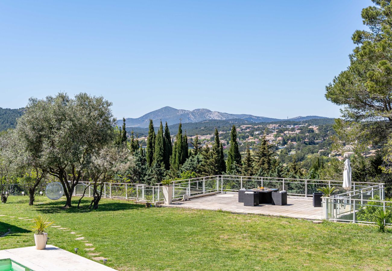 Maison à Roquefort-la-Bédoule - Domaine Maison Blanche, piscine, parc provençal