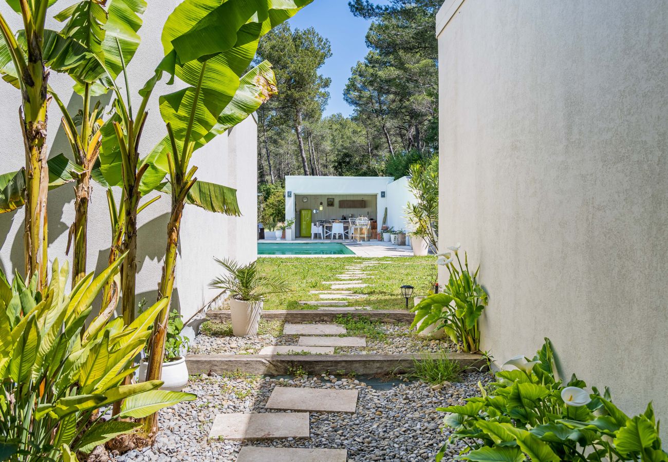 Maison à Roquefort-la-Bédoule - Domaine Maison Blanche, piscine, parc provençal