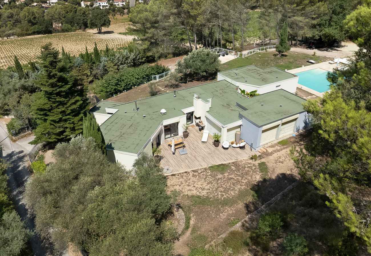 Maison à Roquefort-la-Bédoule - Domaine Maison Blanche, piscine, parc provençal