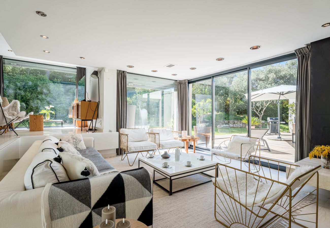 Maison à Roquefort-la-Bédoule - Domaine Maison Blanche, piscine, parc provençal