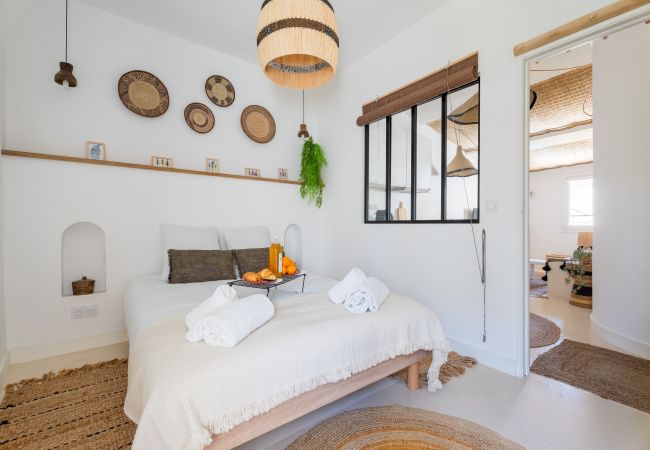 Appartement à La Ciotat - Aurugo. Clim, proche plages, Calanques, chantier. Appartement à La Ciotat - Aurugo. Clim, proche plages, Calanques, chantier.