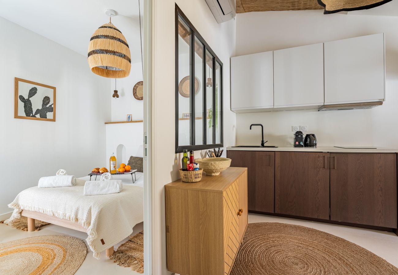 Appartement à La Ciotat - Aurugo. Clim, proche plages, calanques, chantier.