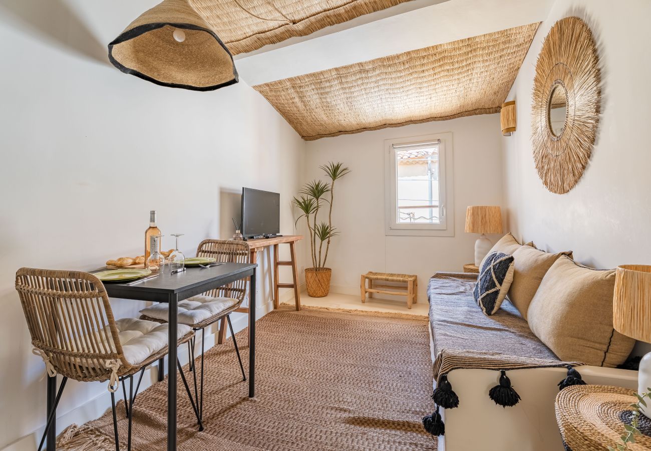 Appartement à La Ciotat - Aurugo. Clim, proche plages, calanques, chantier.