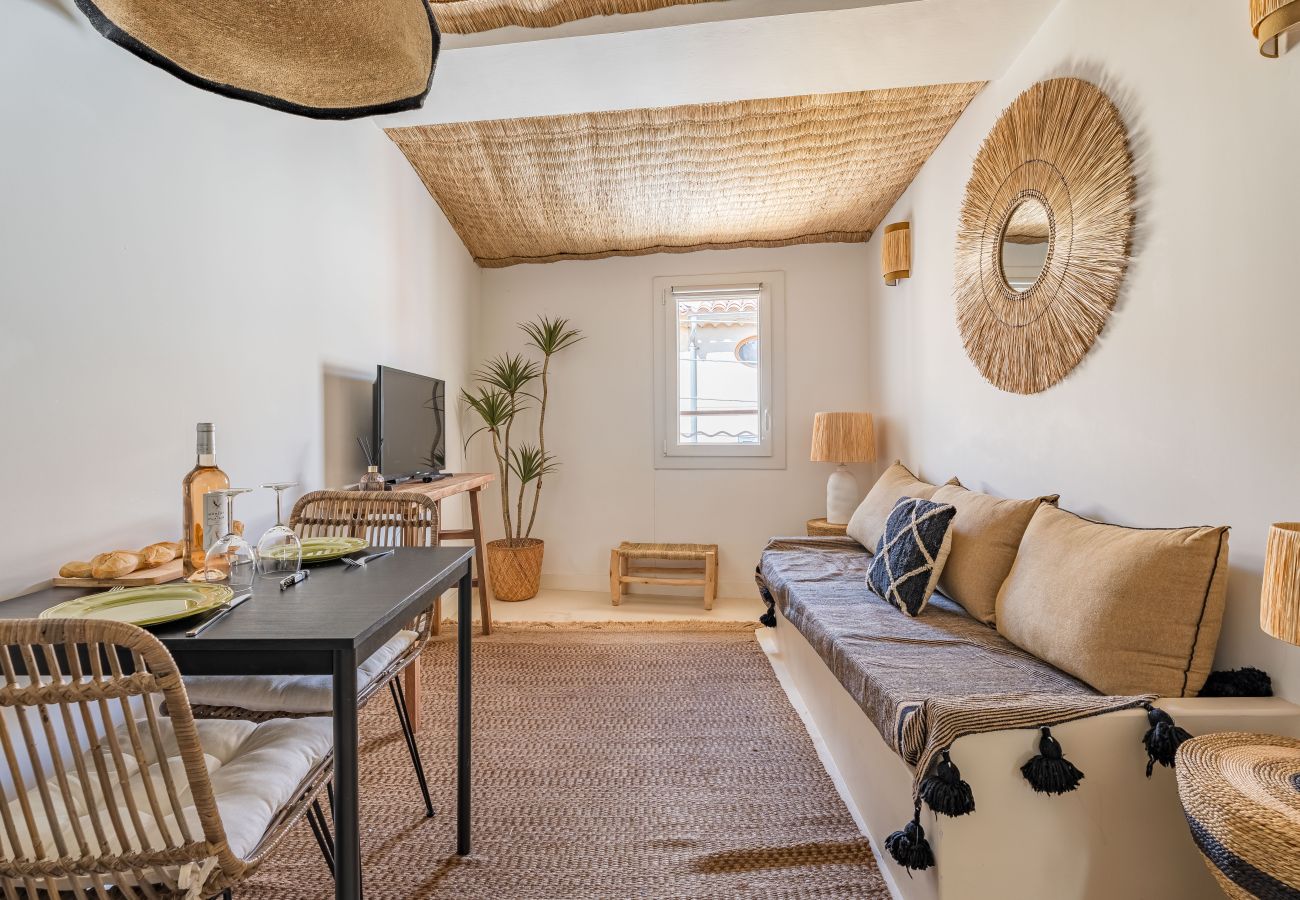 Appartement à La Ciotat - Aurugo. Clim, proche plages, calanques, chantier.
