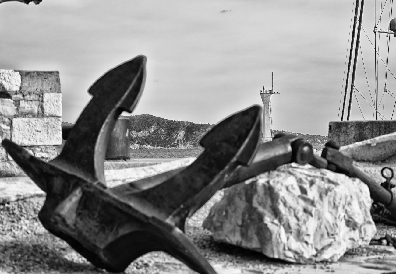 Appartement à La Ciotat - Aurugo. Clim, proche plages, calanques, chantier.