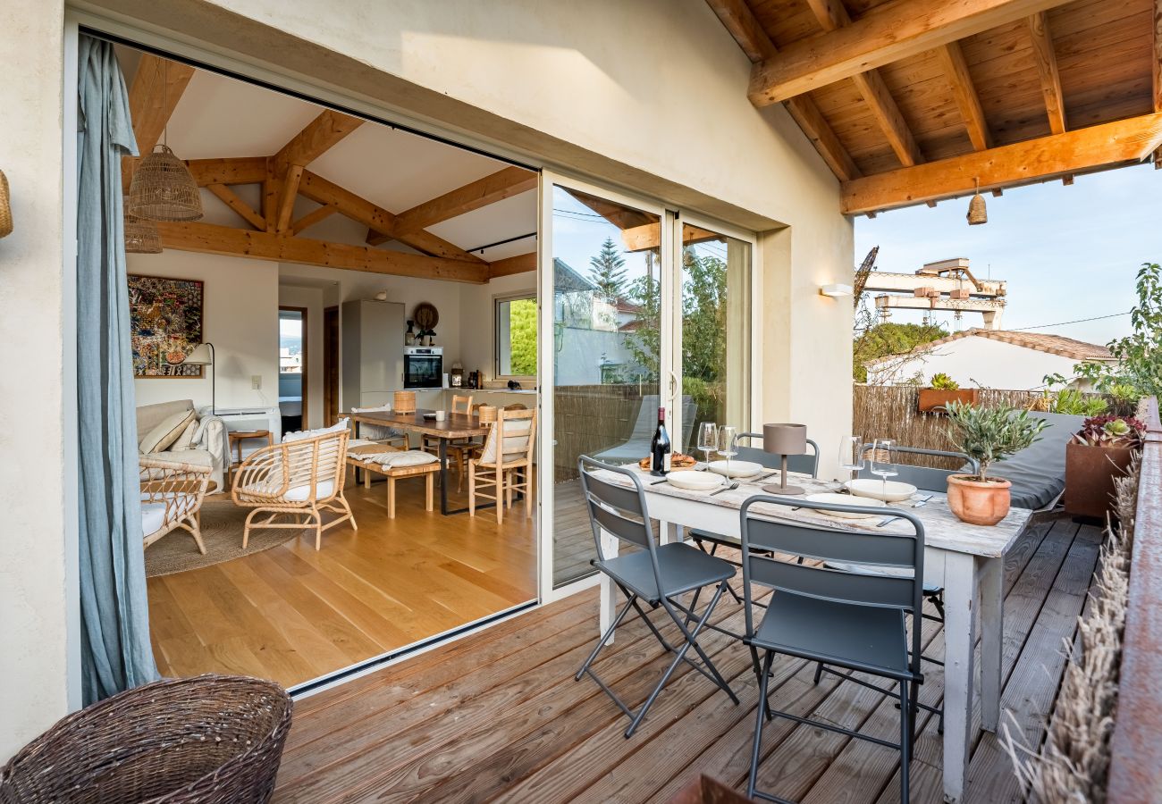 Appartement à La Ciotat - Estello. Quartier Mugel, clim, terrasse, vue mer