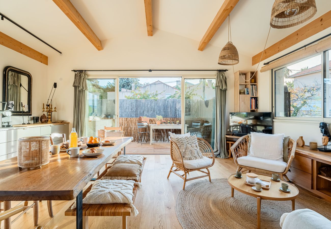 Appartement à La Ciotat - Estello. Quartier Mugel, clim, terrasse, vue mer