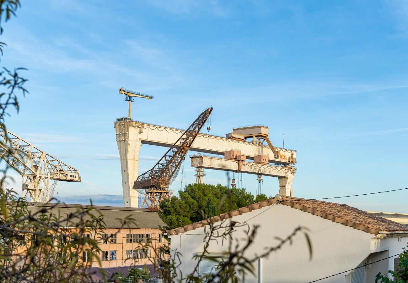 Appartement à La Ciotat - Estello. Quartier Mugel, clim, terrasse, vue mer