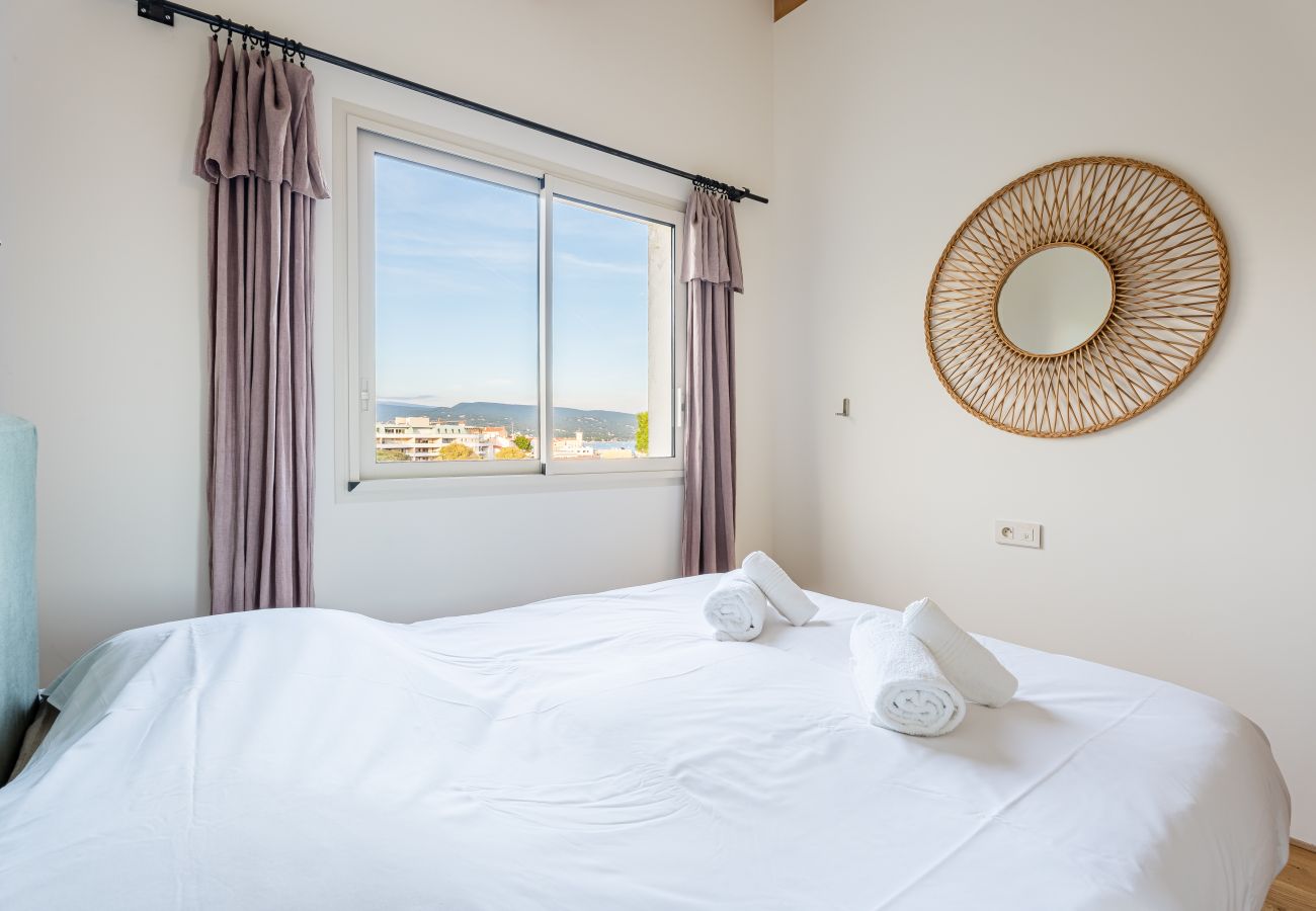 Appartement à La Ciotat - Estello. Quartier Mugel, clim, terrasse, vue mer