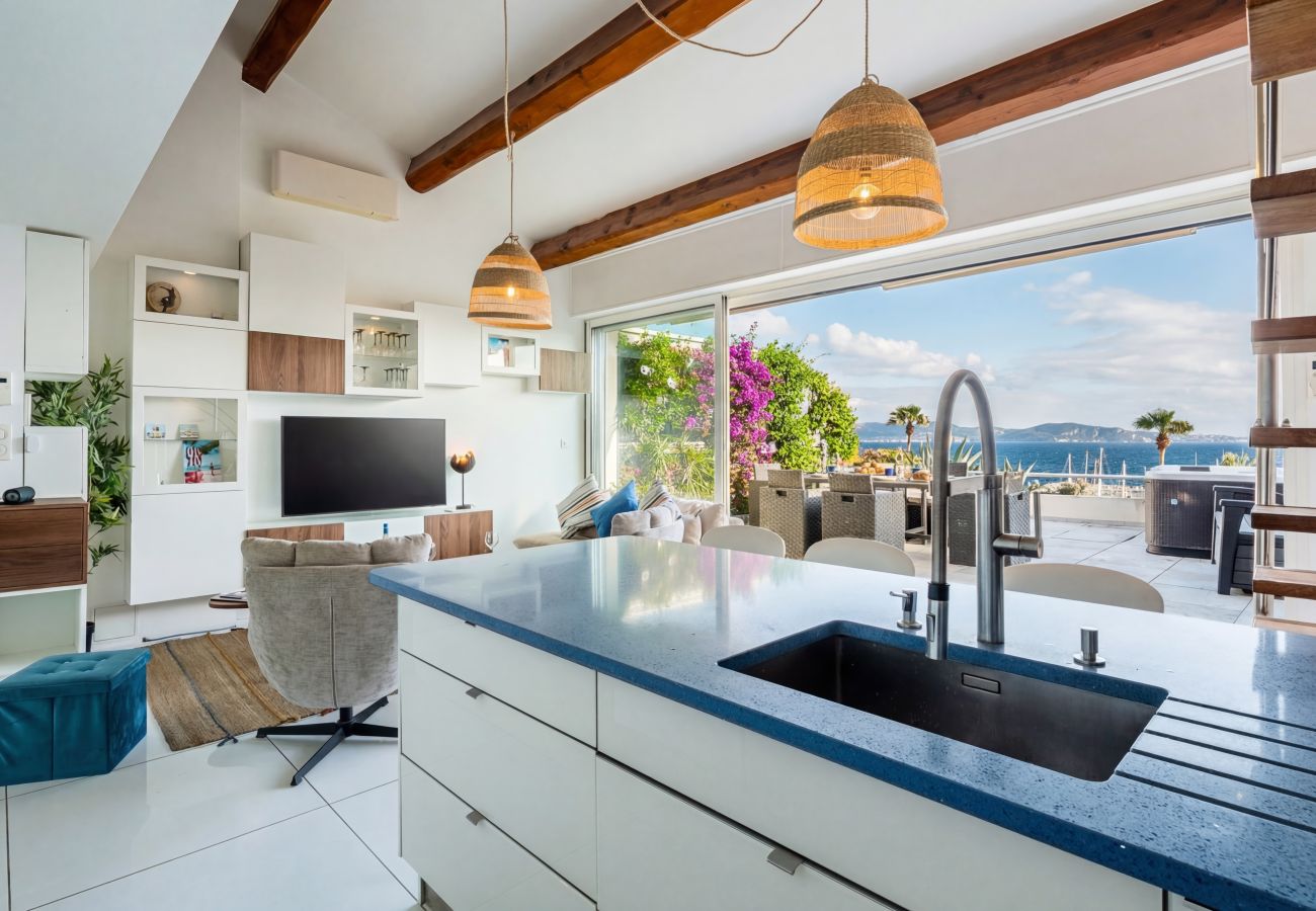 Appartement à La Ciotat - Pitchounette. Vue mer, terrasse, jacuzzi, clim