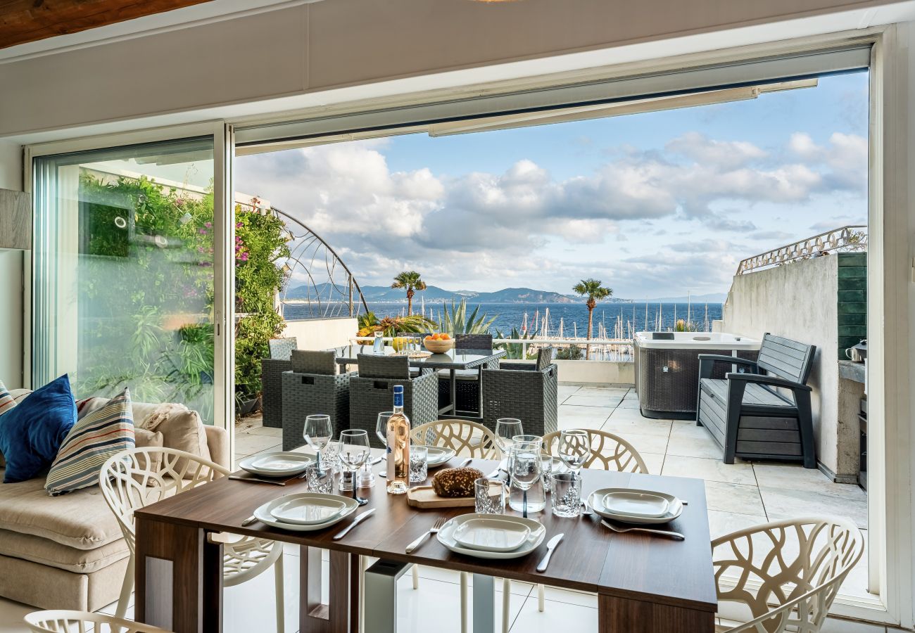 Appartement à La Ciotat - Pitchounette. Vue mer, terrasse, jacuzzi, clim