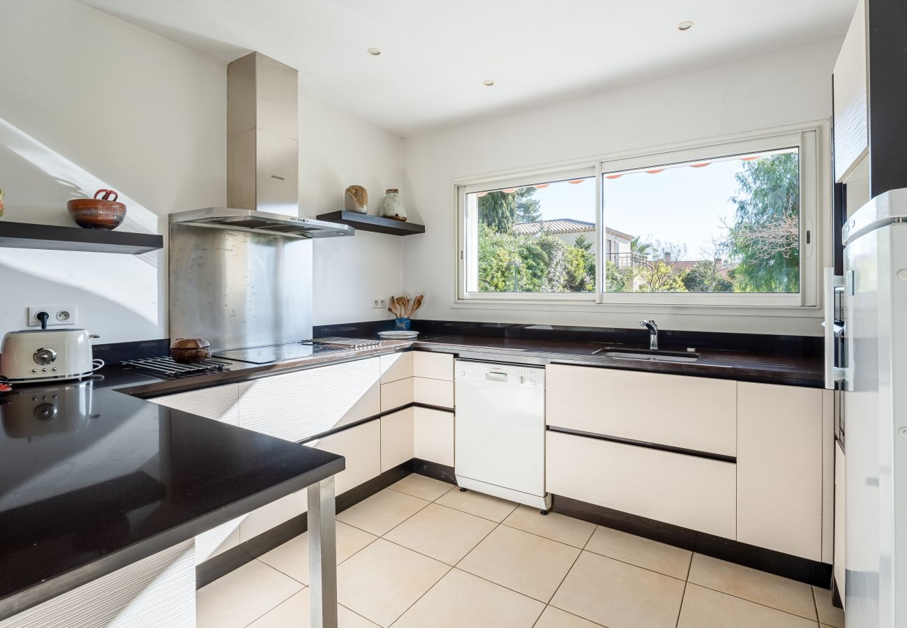 Maison à La Ciotat - Bagatelle. Jardin, proximité plage, parking